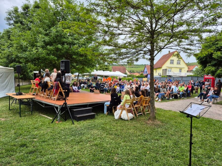 Le public venu en nombre pour acclamer les comédiens !