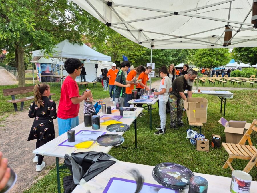 Matthieu Eclancher entouré de space painters !