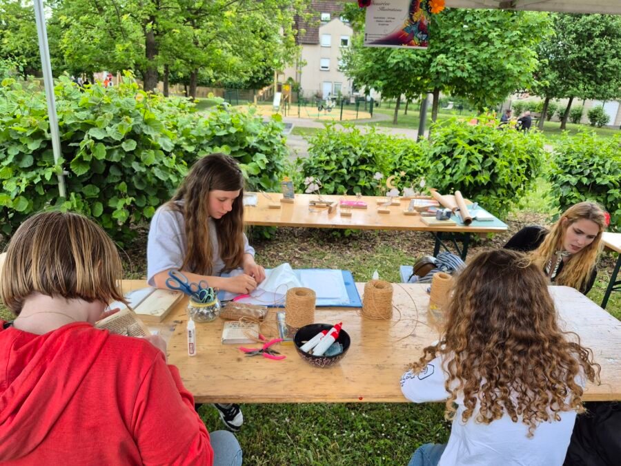 Les filles lors de l'atelier Dessirêve de Marie !